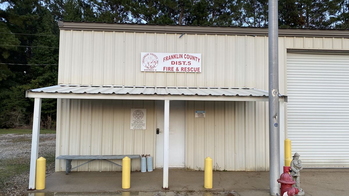 Commercial metal building softwashing in meadville ms